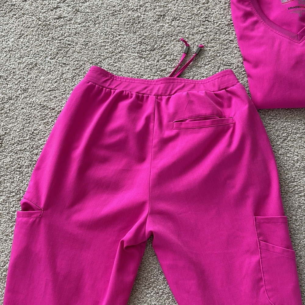 Pink scrubs - Picture 6 of 7